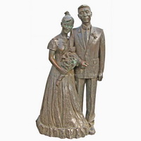 Bronze couple statue