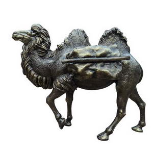 camel statue sculpture