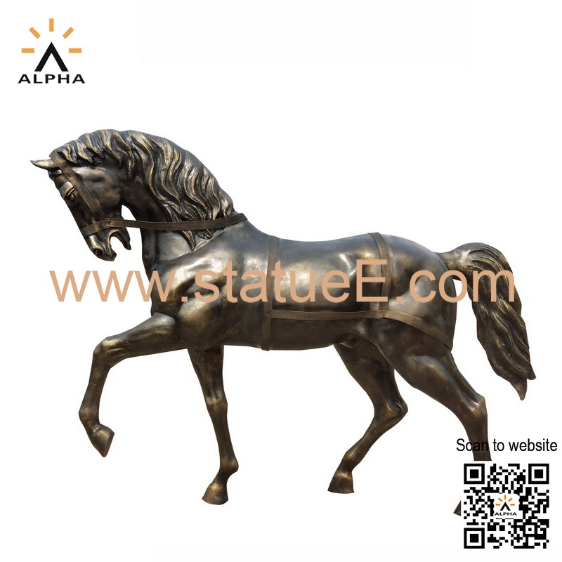 large outdoor horse statue