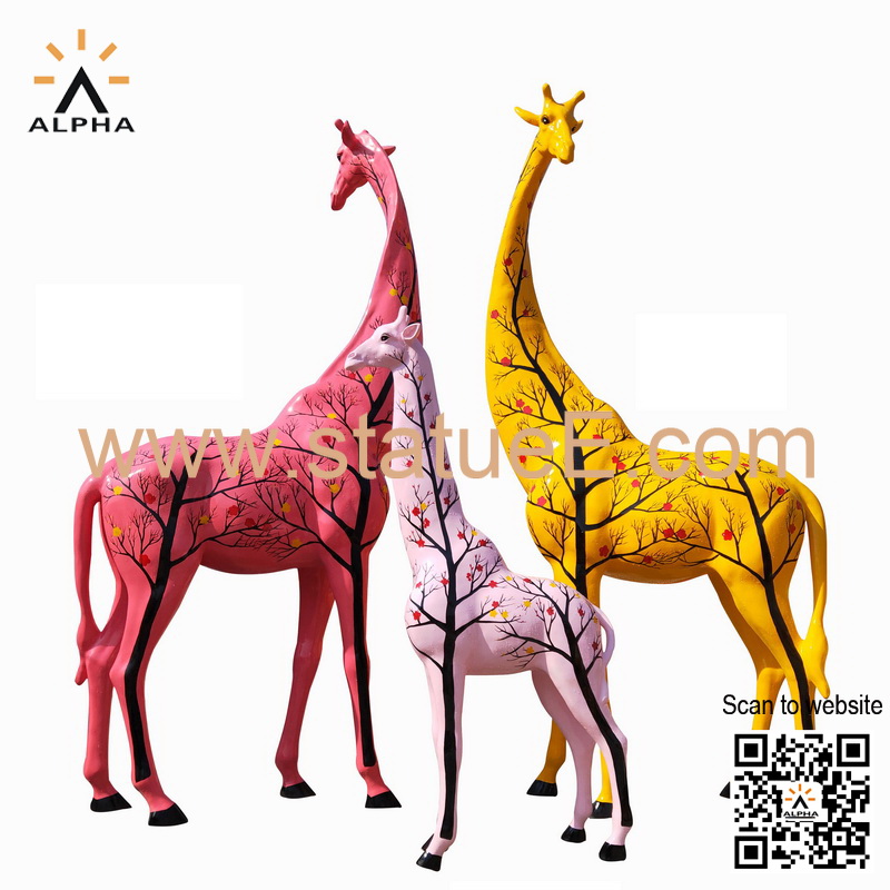 giraffe garden statue