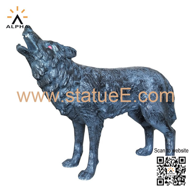 howling wolf statue