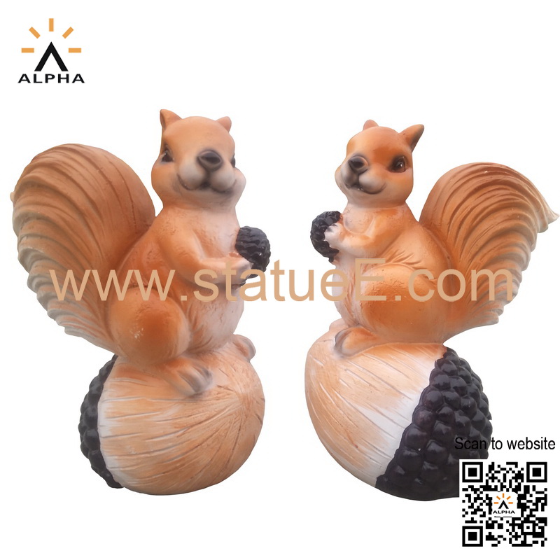 squirrel garden statue